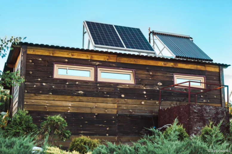sunpower4u Solarpanels Haus mit Solaranlage