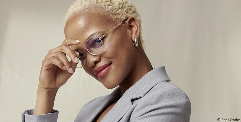 Finde bei Edel-Optics die perfekte Brille Frau mit Edel-Optics Brille